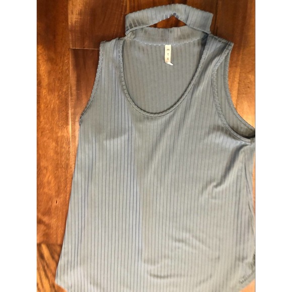 Light Green Sleeveless Tank - MTS Womens Large Cutout Neck Necklace Style - Picture 3 of 4